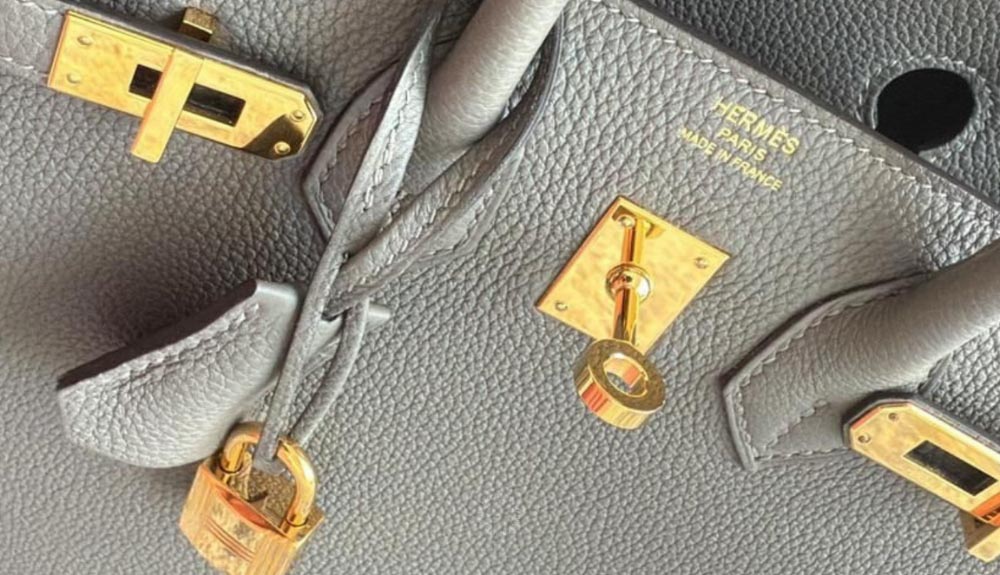 Kiểm tra định kỳ các sản phẩm từ da Togo Hermes để phát hiện sớm bất kỳ hư hỏng nào