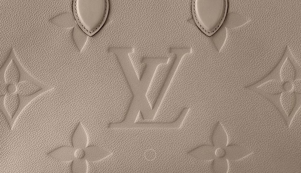Da Empreinte (Monogram Empreinte) được chế tác từ da bê mềm cao cấp, sau đó dập nổi họa tiết Monogram đặc trưng