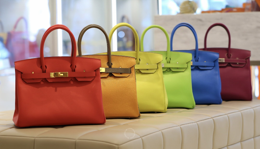 Một chiếc túi Hermes có màu sắc phù hợp sẽ giúp bạn dễ dàng kết hợp với nhiều bộ trang phục khác nhau, từ đó tạo ra vẻ ngoài thanh lịch và thời thượng