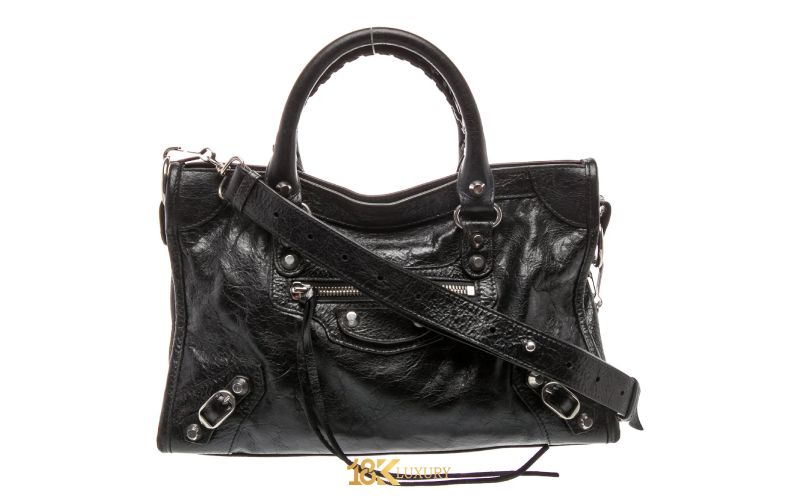 tui deo cheo balenciaga (5)