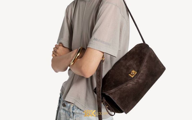 tui deo cheo balenciaga (8)
