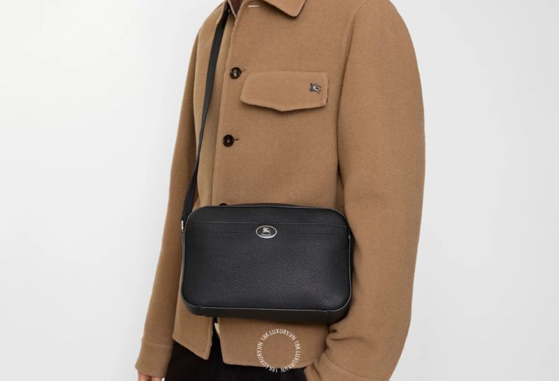 Mẫu túi Burberry Knight Stamp Crossbody Bag Black