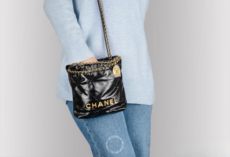 Mẫu túi Chanel 22 Handbag Shiny Calfskin