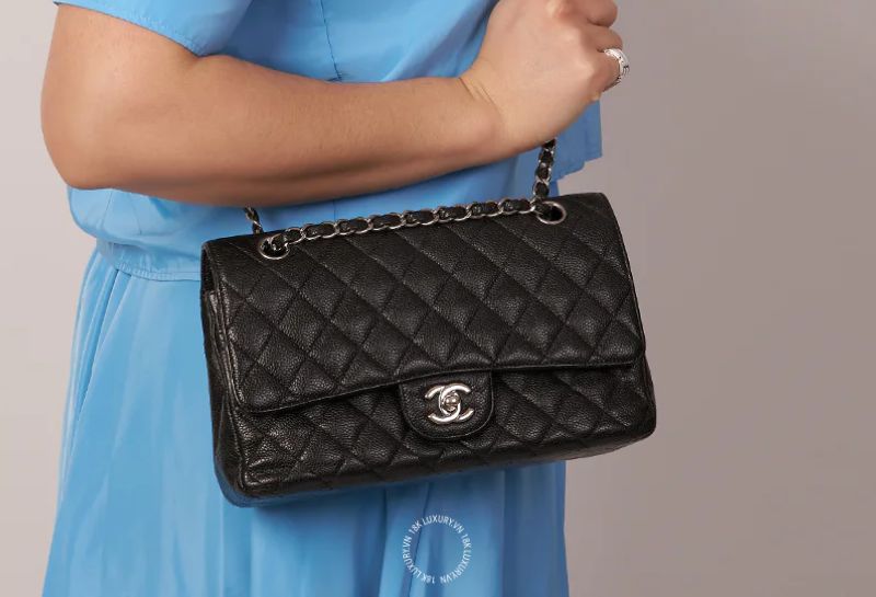 mau tui xach dep nhat hien nay Mẫu túi Chanel Classic Jumbo Flap Black Caviar Silver Hardware