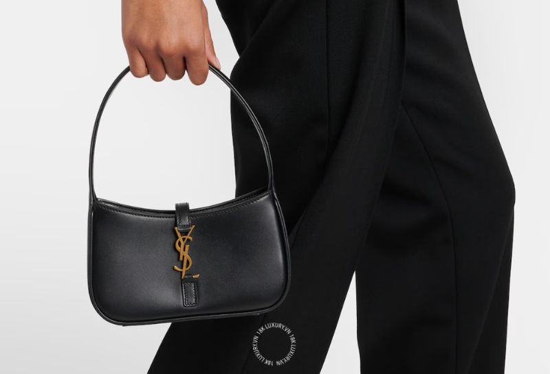 Mẫu túi Saint Laurent Le 5 À 7 In Smooth Leather Black