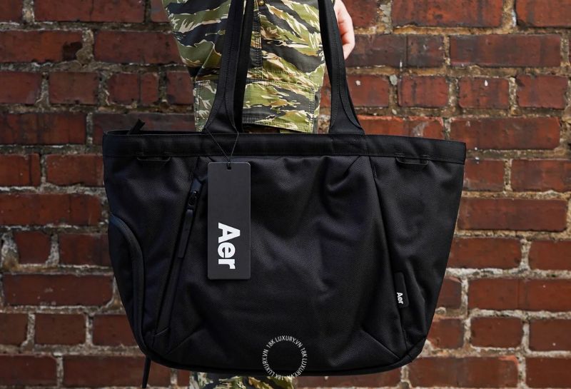 Túi Tote Nylon thường được sử dụng khi đi du lịch, tập Gym, đi làm hàng ngày hoặc dùng như một chiếc túi phụ để đựng thêm đồ trong hành lý