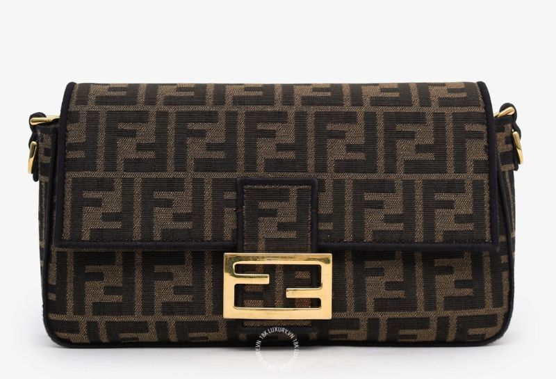 tui xach hang hieu hot nhat hien nay Mẫu túi Fendi Brown Zucca Jacquard FF 1974 Medium Baguette
