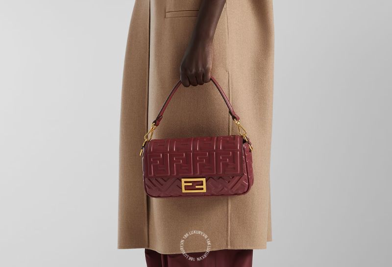 Mẫu túi Fendi Baguette Red Leather