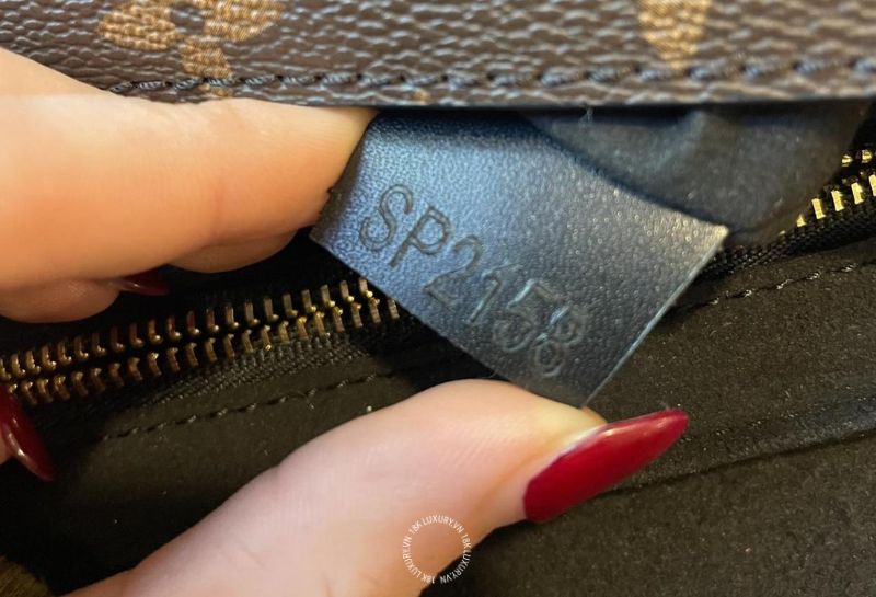 Date Code hợp lệ vẫn cần phù hợp với thời điểm ra mắt của mẫu túi hoặc phụ kiện