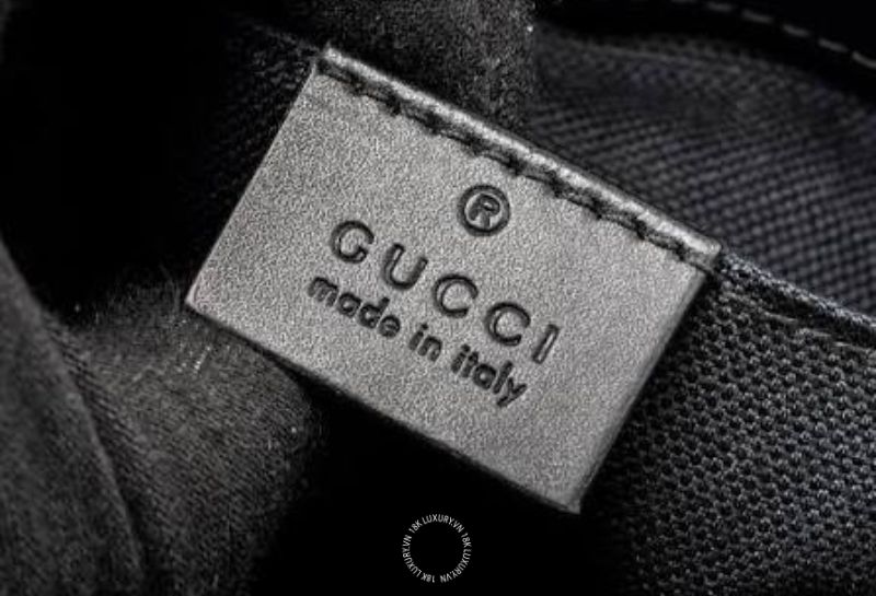 Cách kiểm tra túi Gucci chính hãng qua tem da và nhãn bên trong