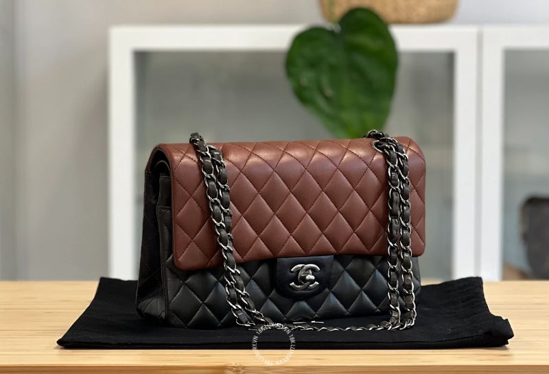 Phân biệt túi Chanel thật giả qua họa tiết chần bông