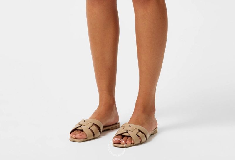 Mẫu dép Saint Laurent Tribute Sandals