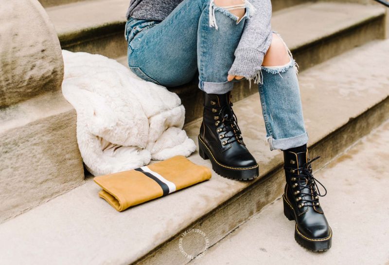 Những cô nàng có chiều cao khiêm tốn hoặc đôi chân ngắn nên ưu tiên boot cổ thấp có phần mũi nhọn, mũi thuôn hoặc gót cao vừa phải