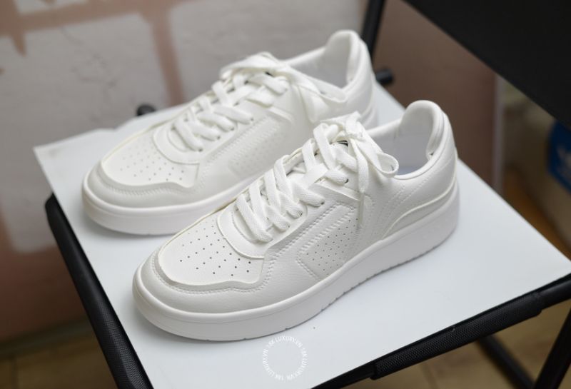 Giày Sneaker hàng hiệu luôn duy trì sức hút lớn trên thị trường giày hiệu secondhand