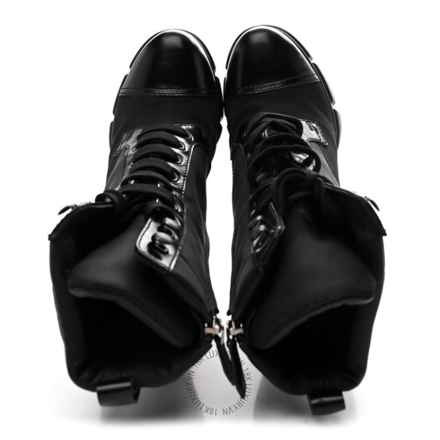 Giày Boots Prada Vitello Montana Re-Nylon Metal Triangle Logo Ankle Boots Black PRG36