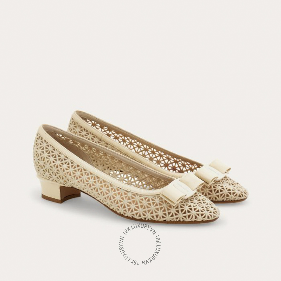 Giày cao gót Salvatore Macramé Vara bow pump màu mascarpone 01L443793657 DSV053