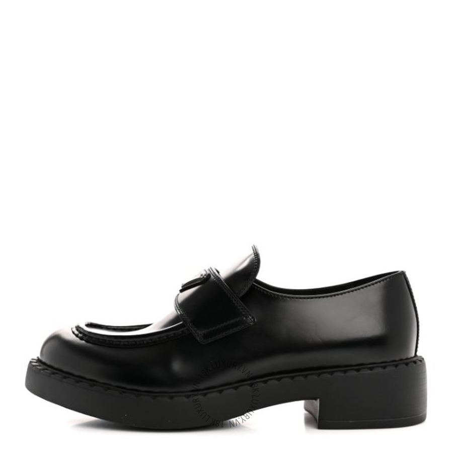 Giày loafer Prada Spazzolato Metal Triangle Logo Loafers Black PRG17
