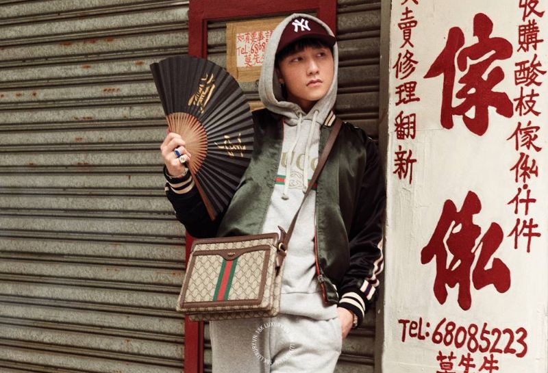 son tung dien gucci Chiếc Gucci Ophidia, mẫu túi từng được nam ca sĩ sử dụng trong một bộ hình thời trang kết hợp cùng trang phục thể thao và giày Flashtrek