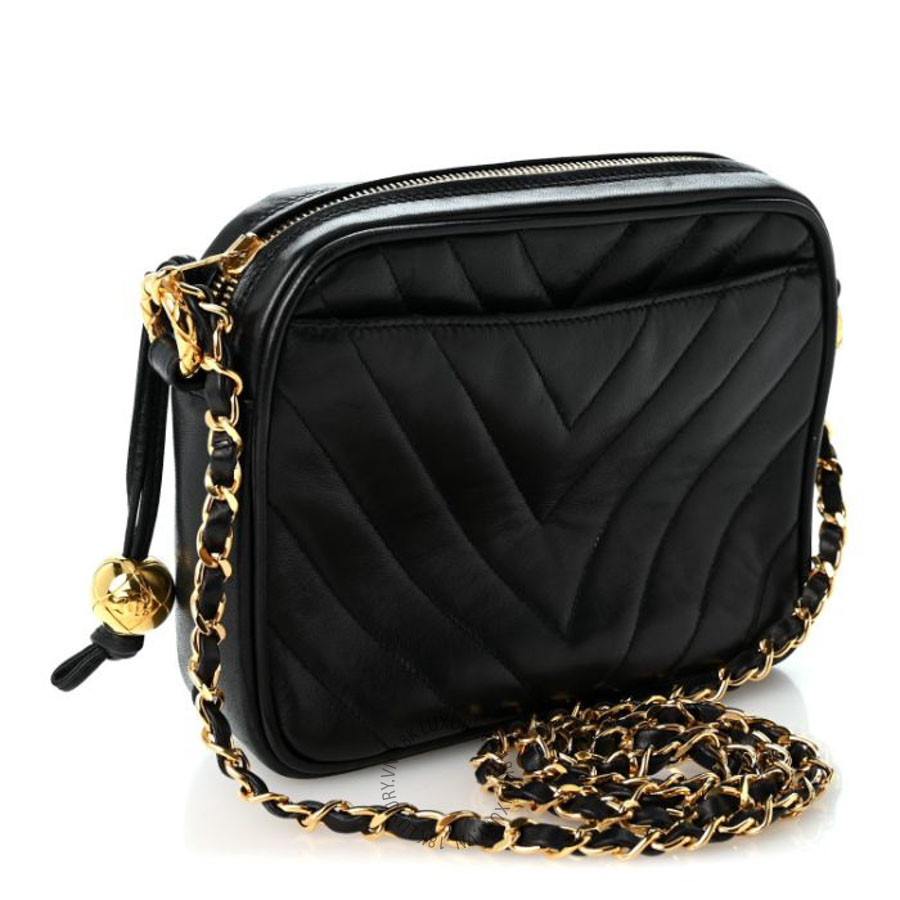 Túi đeo chéo Chanel Lambskin Chevron Quilted Small Camera Case Black FPTC172