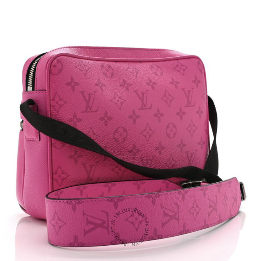 Túi Đeo Chéo Louis Vuitton Taigarama Outdoor Messenger Fuchsia NSBD024