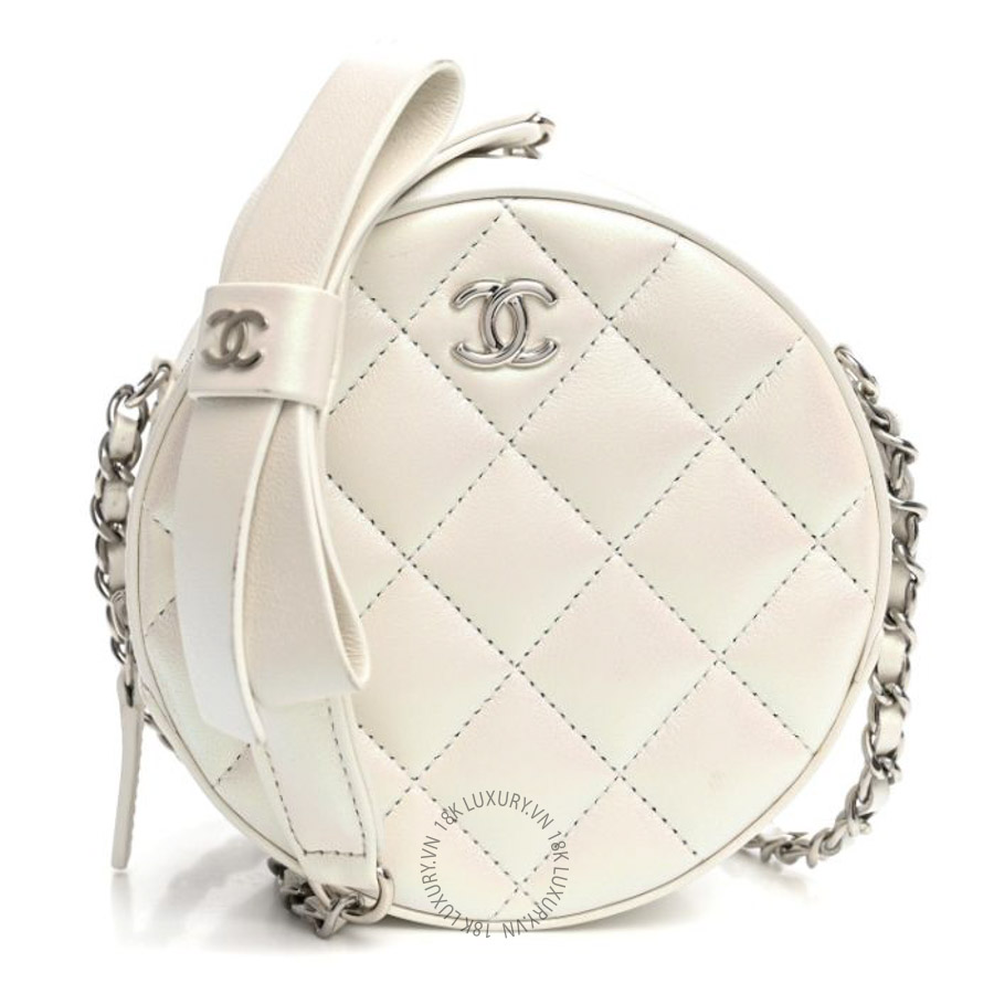 Túi Đeo Chéo Mini Chanel Iridescent Lambskin Quilted Coco Bow Round Clutch With Chain Ivory CVB622
