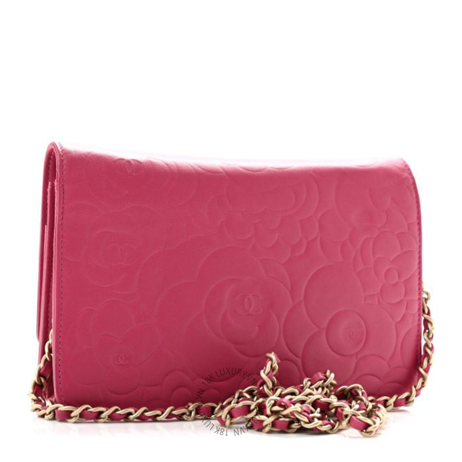Túi đeo chéo mini Chanel Lambskin Camellia Embossed Wallet on Chain WOC Fuchsia FPTC430