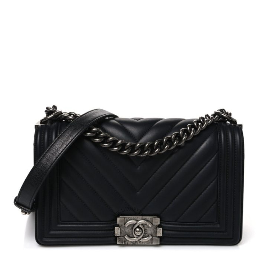 Túi xách đeo chéo Chanel Calfskin Chevron Quilted Medium Boy Flap Black FPTC859