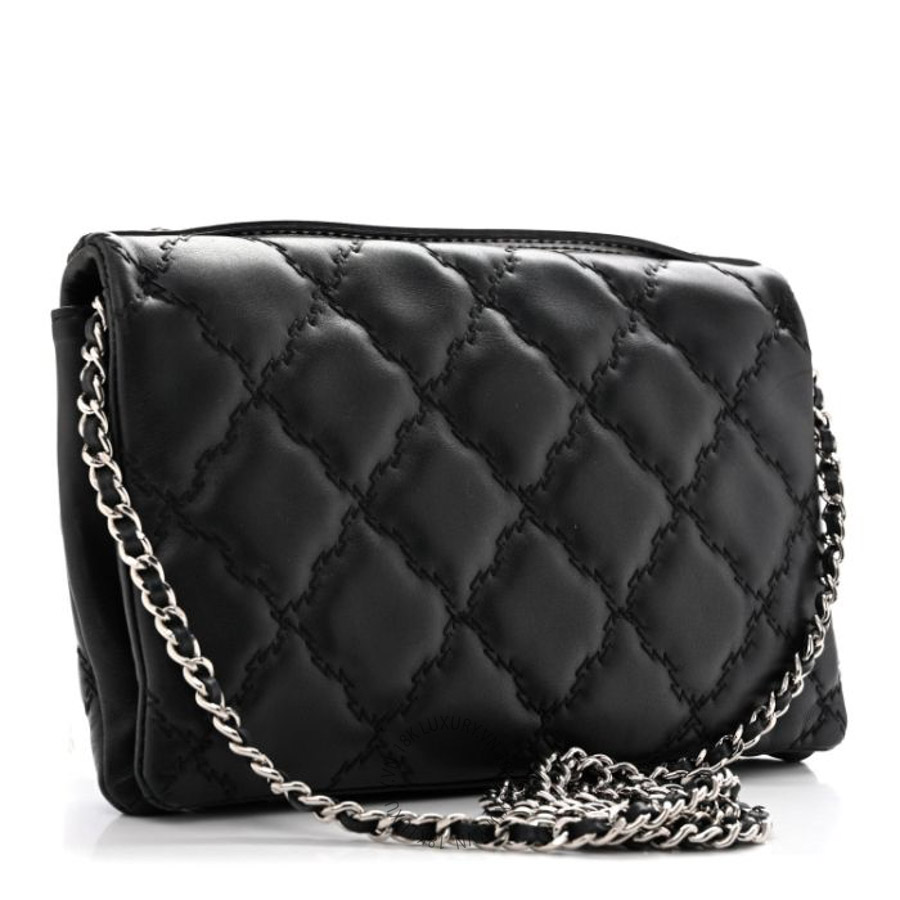 Túi Xách Đeo Chéo Chanel Calfskin Quilted Double Stitch Hamptons Clutch with Chain Black CVB666