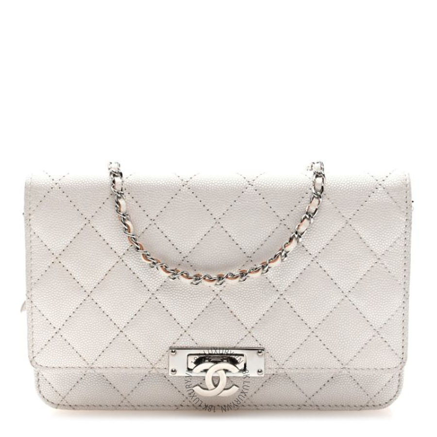 Túi xách đeo chéo Chanel Iridescent Caviar Quilted Golden Class Wallet On Chain WOC White FPTC622
