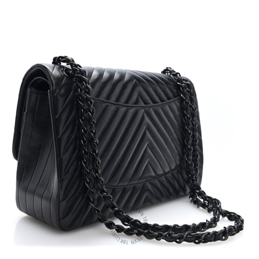 Túi Xách Đeo Chéo Chanel Lambskin Chevron Quilted Jumbo Double Flap So Black CVB822