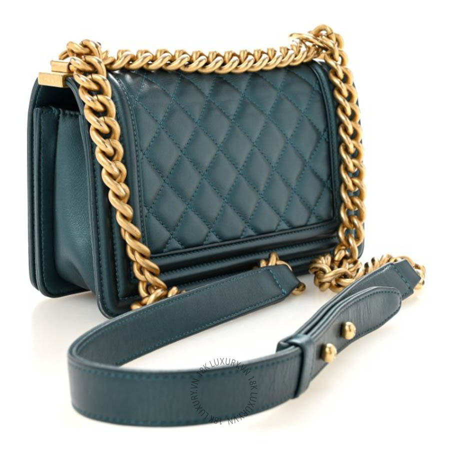 Túi Xách Đeo Chéo Chanel Metallic Calfskin Quilted Small Boy Flap Blue CVB1067