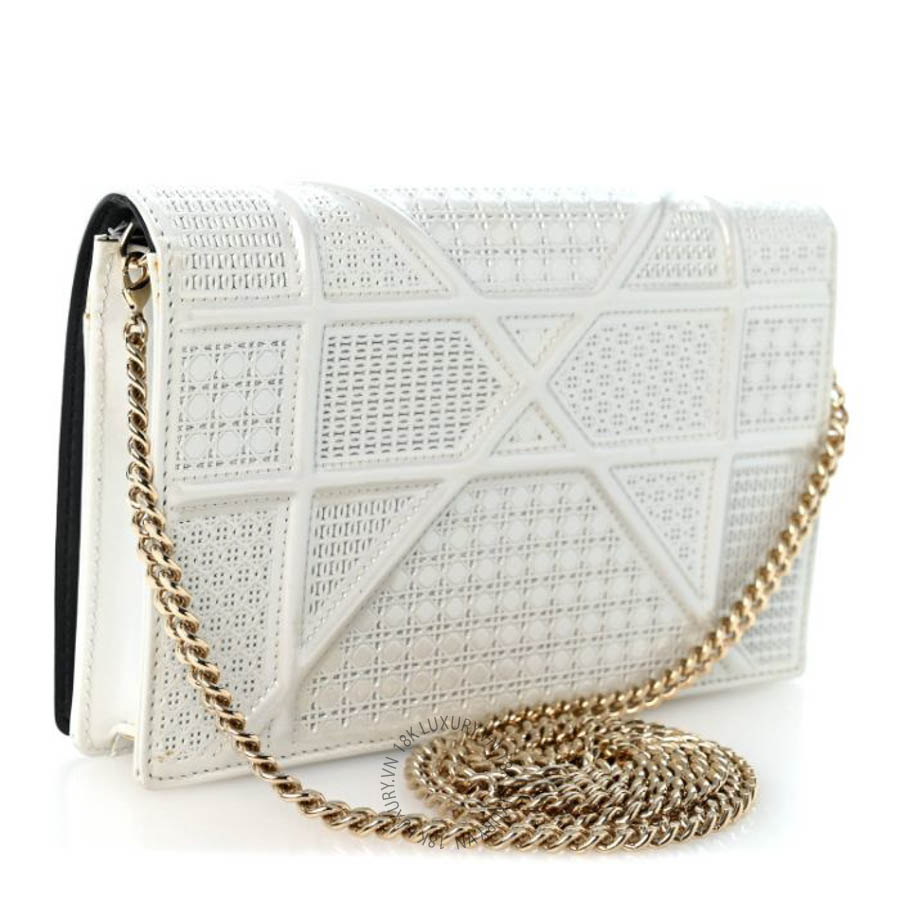 Túi xách đeo chéo Christian Dior Patent Micro-Cannage Diorama Wallet on Chain Pouch White FPTD083