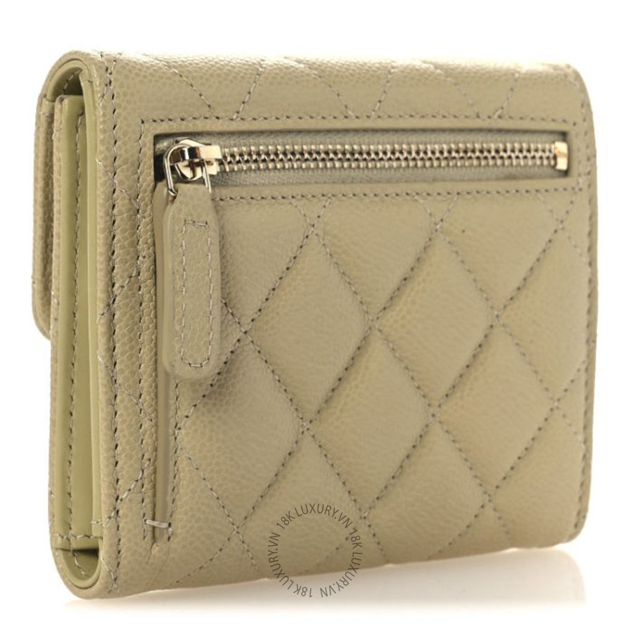 Ví ngắn Chanel Caviar Quilted Compact Flap Wallet Light Green CNV273