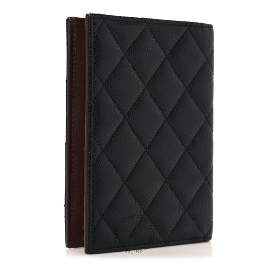 Ví ngắn Chanel Caviar Quilted Passport Holder Black CNV070