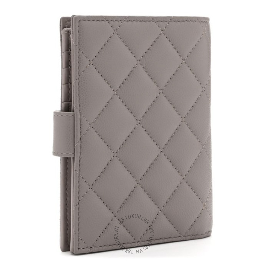 Ví ngắn Chanel Caviar Quilted Passport Holder Grey CNV452