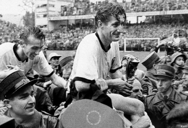 Adidas gây tiếng vang trong lĩnh vực bóng đá khi đội tuyển Đức giành chức vô địch World Cup 1954