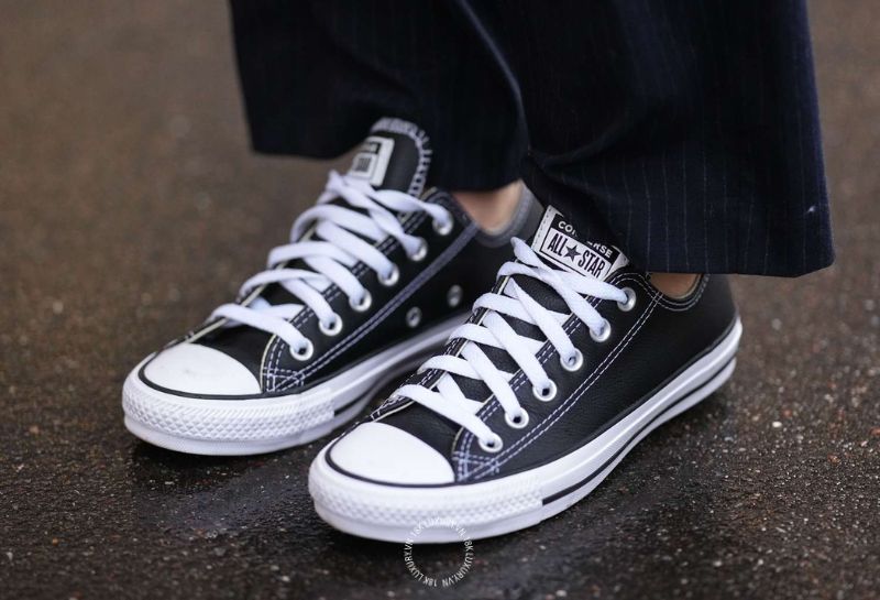 Nếu hai bàn chân có kích thước chênh lệch, bạn nên chọn size giày Converse theo bàn chân lớn hơn
