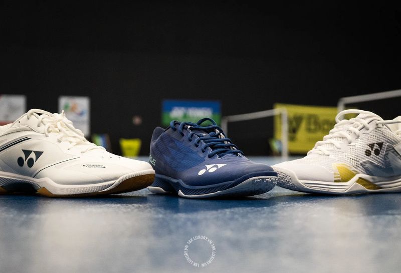 bang quy doi size giay yonex Không nhất thiết phải tăng size nếu bạn có bàn chân bè, bởi việc tăng chiều dài có thể khiến giày bị dư ở mũi