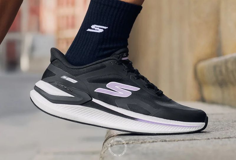 bang size skechers nam Giày Skechers GOrun
