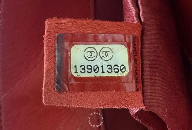 Serial Number là mã nhận diện thường gặp trên nhiều mẫu túi Chanel đời trước