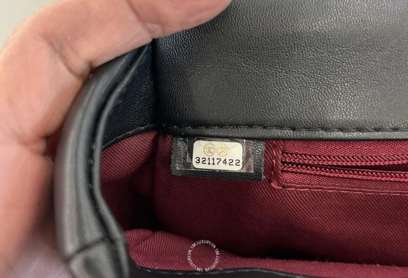 Bước 1: Tìm Serial Number trên sản phẩm