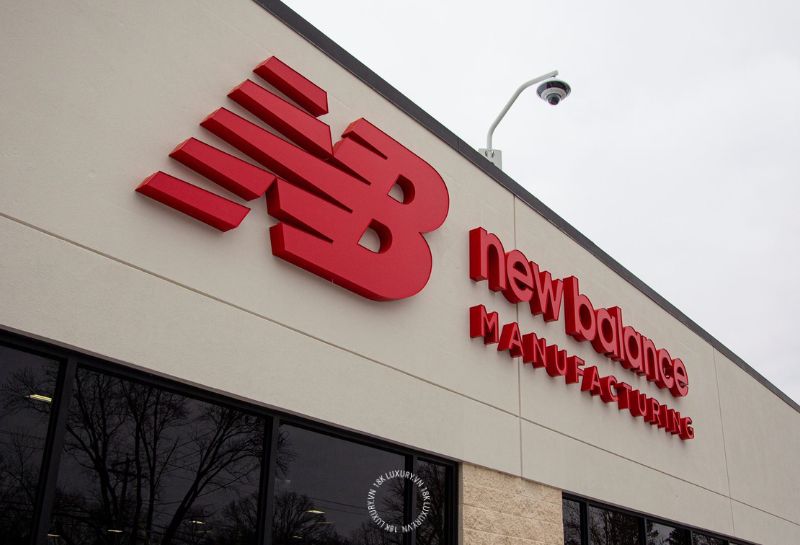 Mặc dù New Balance là thương hiệu có nguồn gốc từ Mỹ, các sản phẩm của hãng hiện được sản xuất tại nhiều quốc gia khác nhau