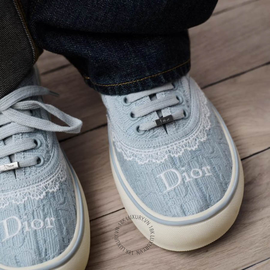 Giày Sneaker Dior Saltwind Bleu Ciel Dior Oblique Embroidered Cotton and White Lace KCK519OCC_S45B WWHG033 20 Giày Sneaker Dior Saltwind Bleu Ciel Dior Oblique Embroidered Cotton and White Lace KCK519OCC_S45B WWHG033