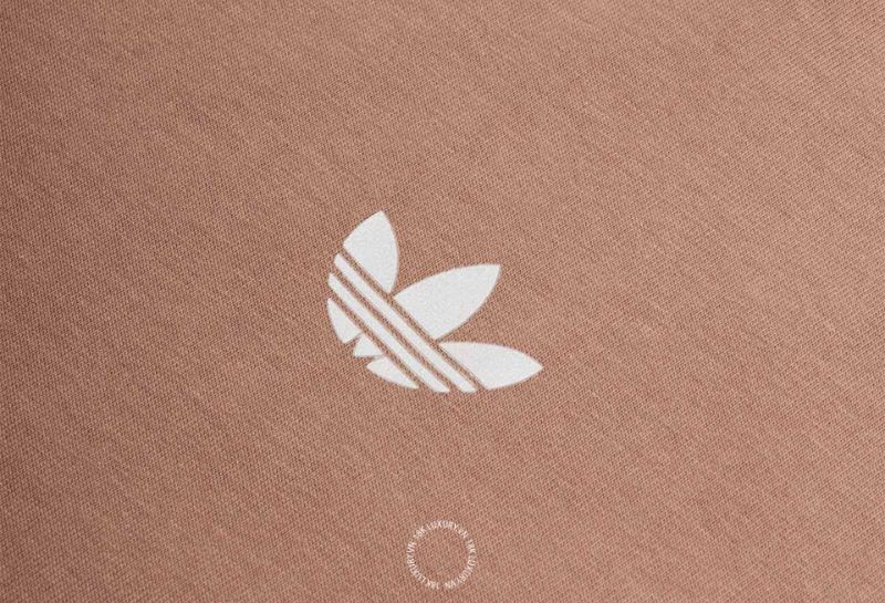 Biểu tượng Trefoil gắn mạnh với dòng Adidas Originals và những sản phẩm mang phong cách Lifestyle