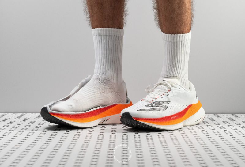 quy doi size giay skechers Người có bàn chân bè nên ưu tiên các mẫu Skechers có bề ngang rộng hoặc phiên bản dành cho chân rộng