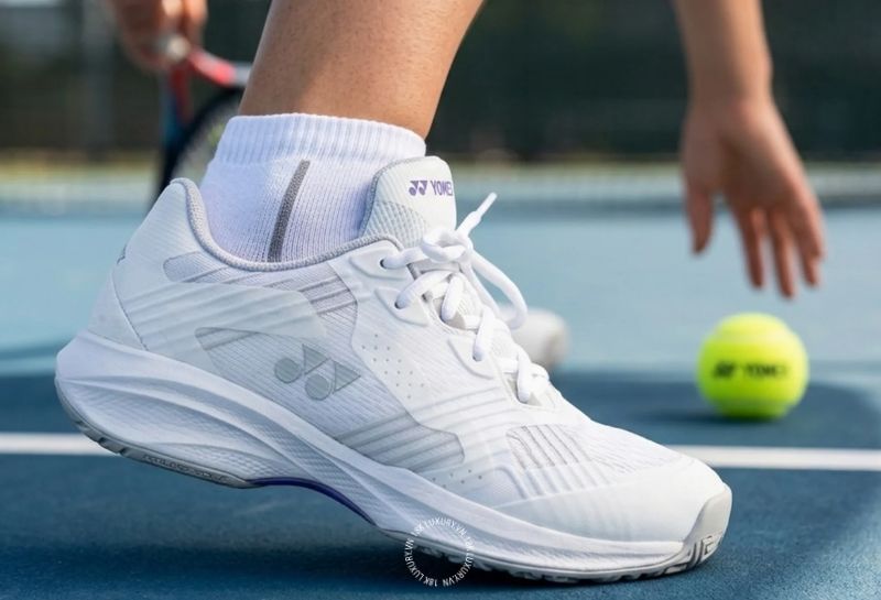 size giay yonex nam Nếu hai chân có sự chênh lệch, nên lấy số đo của bàn chân lớn hơn làm căn cứ khi chọn size giày Yonex