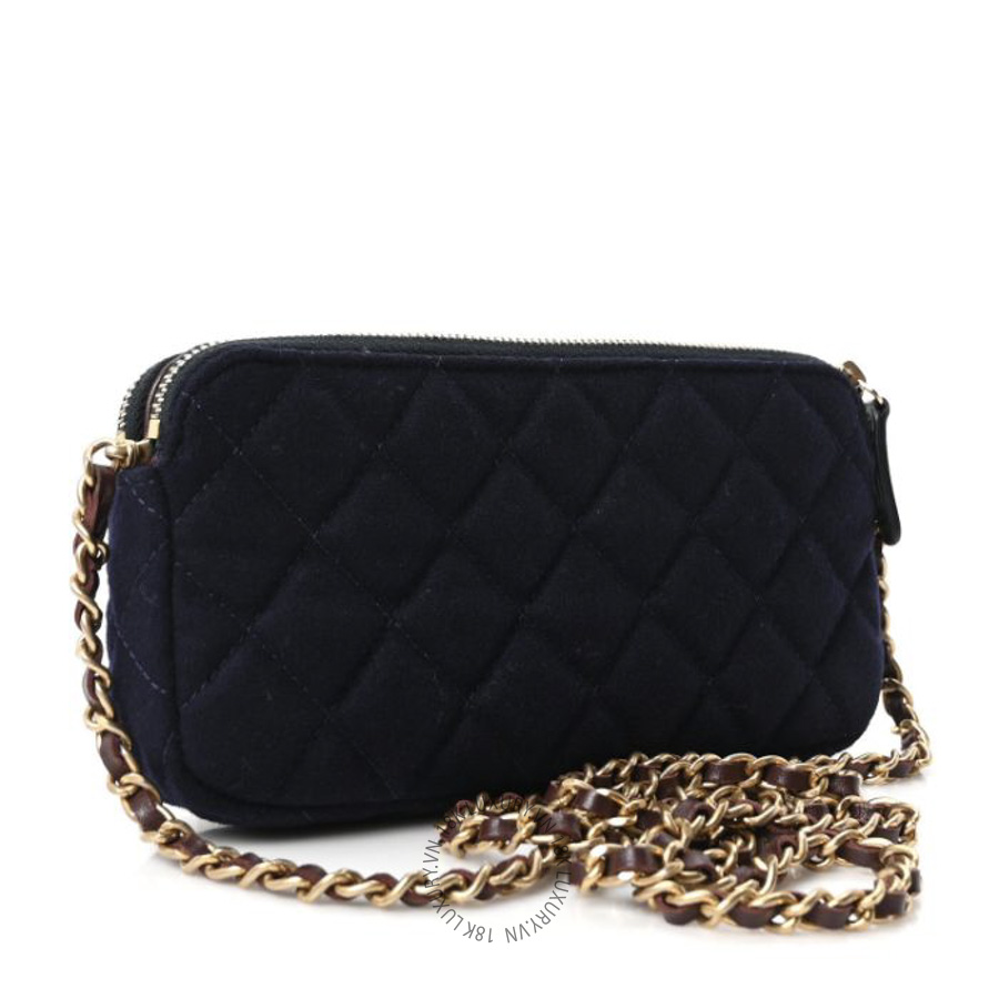 Túi Đeo Chéo Chanel Felt Quilted Paris-Hamburg Charms Small Clutch With Chain Dark Navy CDBC840