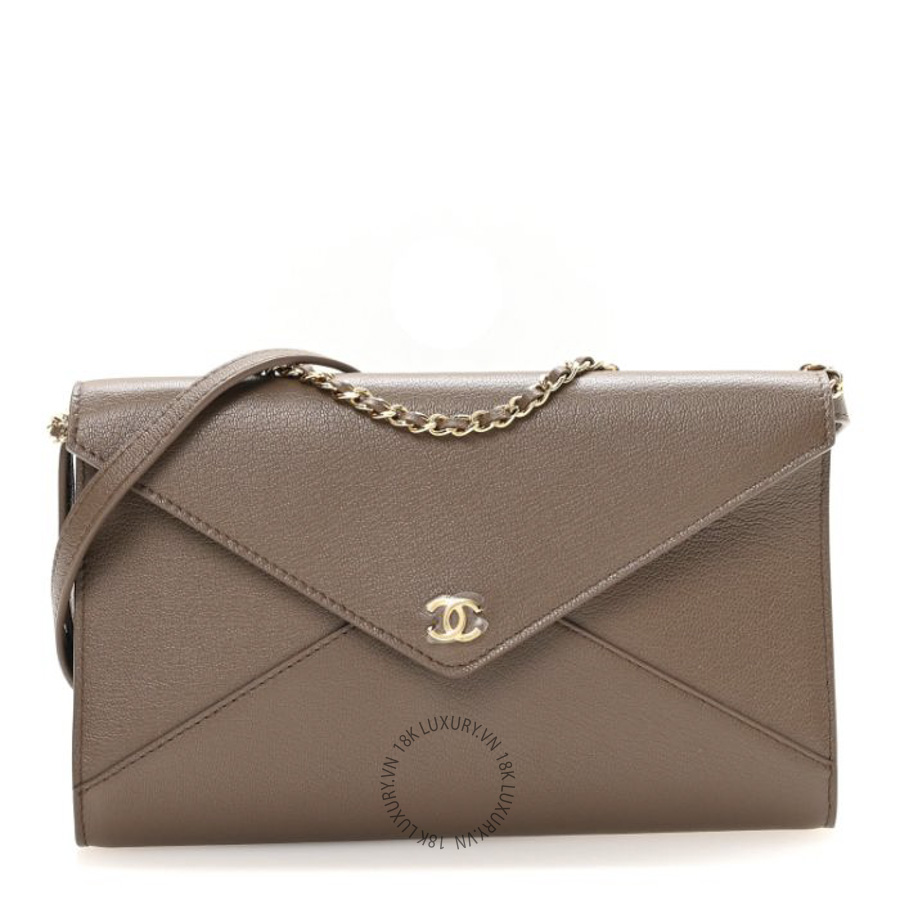 Túi Đeo Chéo Chanel Grained Goatskin CC Express Clutch With Chain Light Brown CDBC511