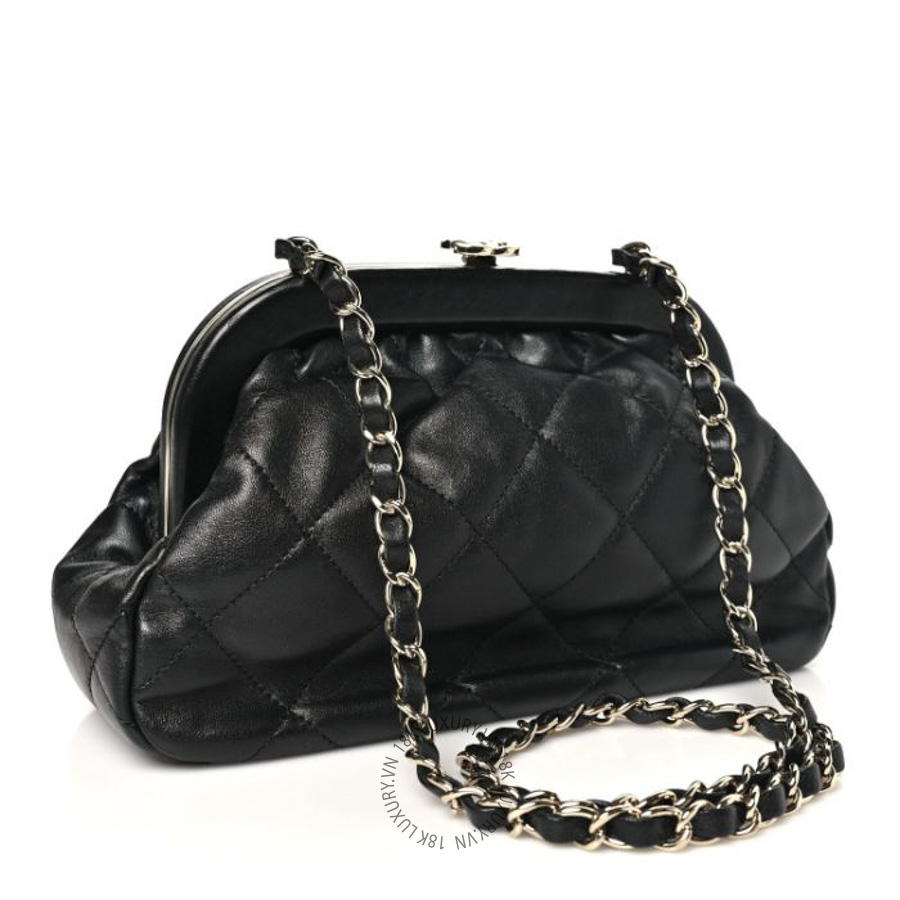 Túi Đeo Chéo Chanel Lambskin Quilted CC Kisslock Clutch Black CDBC452