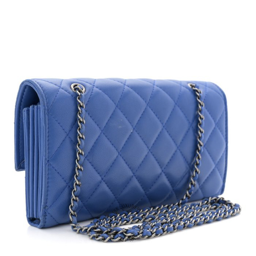 Túi Đeo Chéo Chanel Lambskin Quilted Clutch with Chain Blue CDBC818